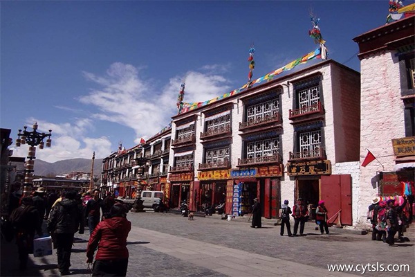 一個(gè)人去西藏旅游多少錢