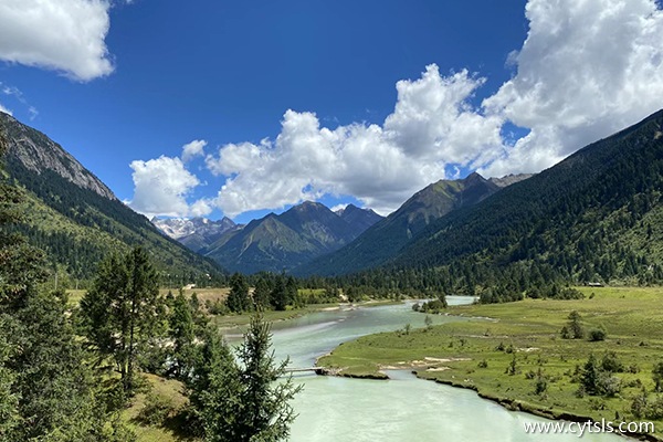 西藏旅游跟團還是自由行好