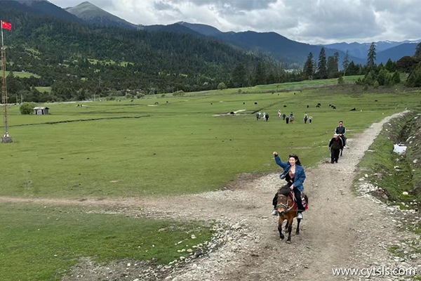國慶三人去西藏旅游費(fèi)用多少