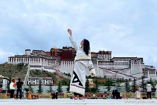 兩個(gè)人到西藏旅游一周要多少錢